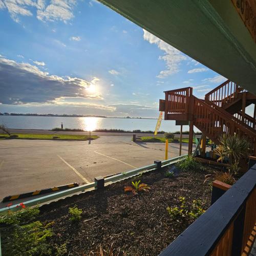 Yarbaritas Stay and Play in Rockport, USA