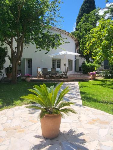 Maison Fruitier with pool at 15m from the Beach