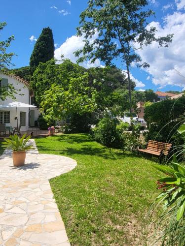 Maison Fruitier with pool at 15m from the Beach