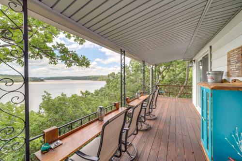 Lakefront Canadian Gem: Fire Pit, Decks & Grills