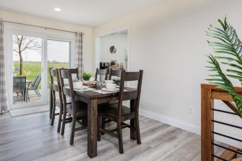 Facilities, Backyard Getaway•Amish Farmland•Hot tub•Fire pit in Bird In Hand (PA)