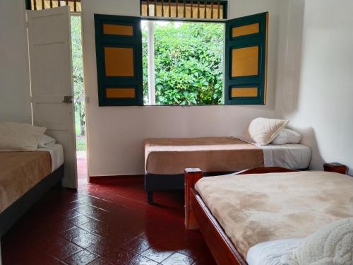1 double bed, 2 twin beds