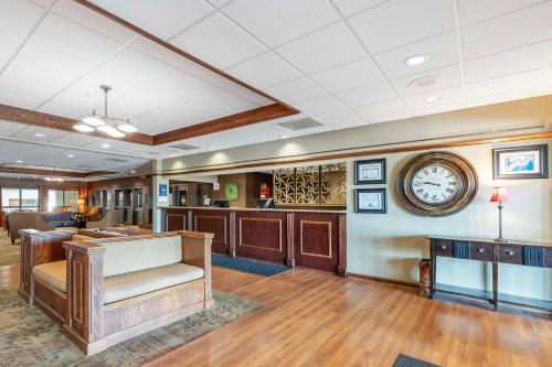 Előcsarnok, Best Western Plus Steeplegate Inn in Davenport (IA)