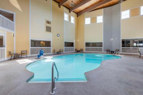 전망, 베스트웨스턴 플러스 스티플게이트 인 (Best Western Plus Steeplegate Inn) in 대번포트 (IA)