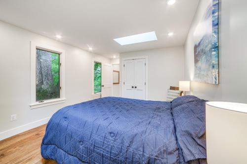 Sawyer Retreat with Fire Pit Less Than 2 Mi to Beaches!