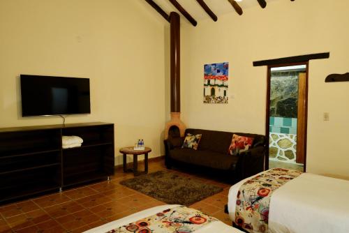 Basic Triple Room image 5