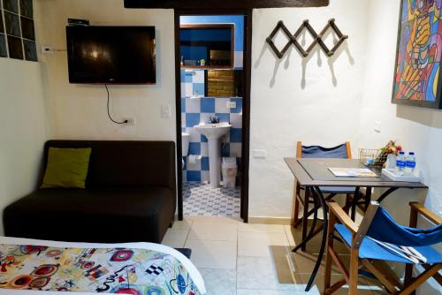 Small Single Room image 2
