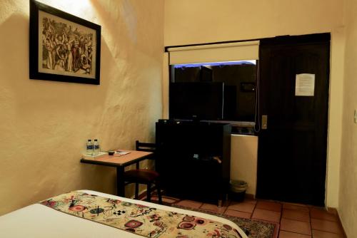 Small Single Room image 3