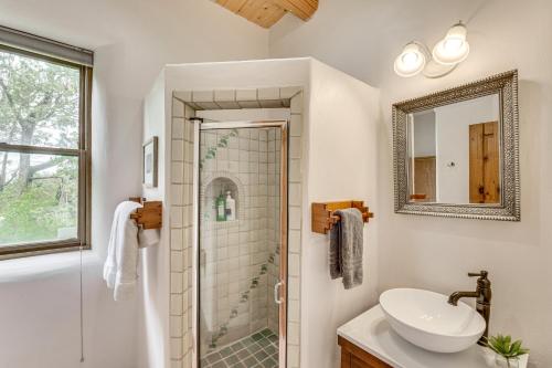 Arroyo Seco Adobe with Hot Tub Near Taos Ski Valley! - image 2