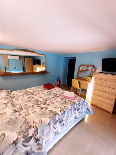 GoldenCube Guest House