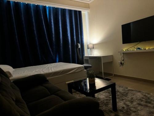 For Female only amazing Master room with attached bathroom, Dubai (Foto 4)