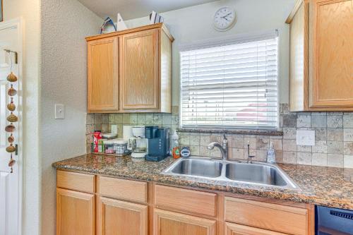 ADA-Friendly Home Steps to Surfside Beach Access! - image 10