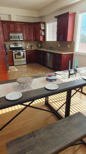 3 Bedroom Hollywood Gem in Los Angeles, USA