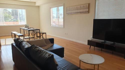 3 Bedroom Hollywood Gem in Los Angeles, USA