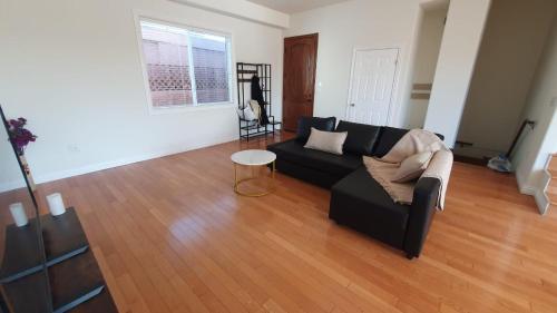 3 Bedroom Hollywood Gem in Los Angeles, USA
