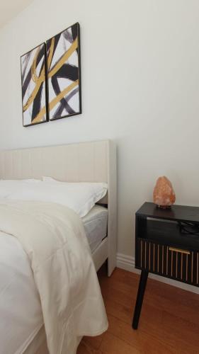3 Bedroom Hollywood Gem in Los Angeles, USA