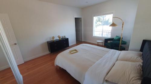 3 Bedroom Hollywood Gem in Los Angeles, USA