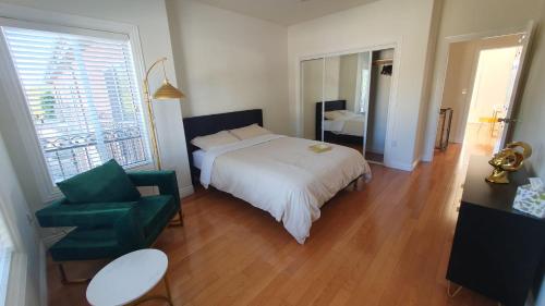 3 Bedroom Hollywood Gem in Los Angeles, USA