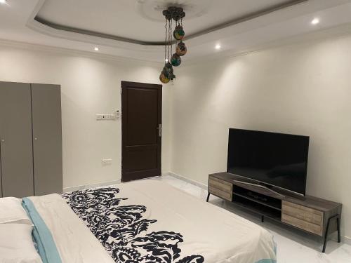 Three Bedroom Apartment in Al Salamah - image 4
