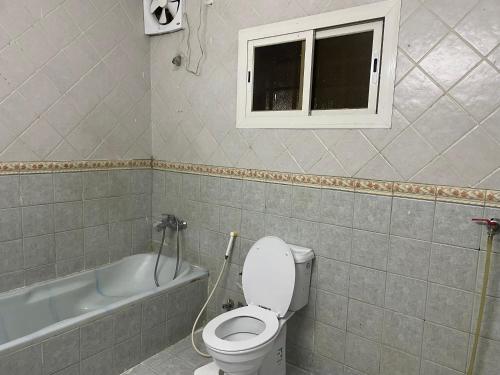 Three Bedroom Apartment in Al Salamah - image 6