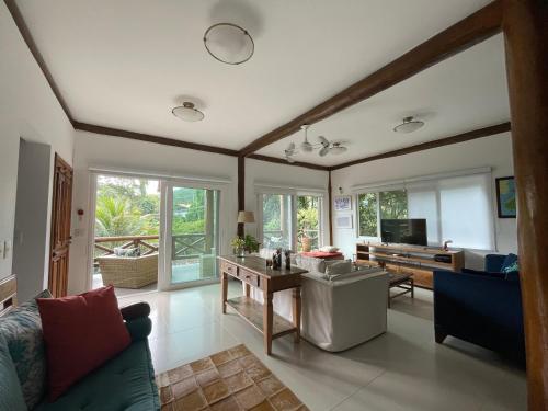 Belíssima Casa em Ilhabela c/ piscina (Belissima Casa em Ilhabela c/ piscina) in Praia do Curral