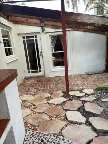CHEERFUL PRIVATE ROOM 2 MILES AWAY FROM SUNNY ISLES BEACH in North Miami Beach (Fl)