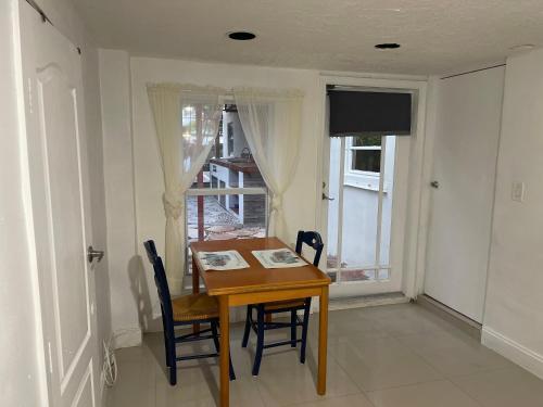 CHEERFUL PRIVATE ROOM 2 MILES AWAY FROM SUNNY ISLES BEACH in North Miami Beach (Fl)