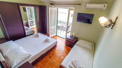 One-Bedroom Apartment with Balcony