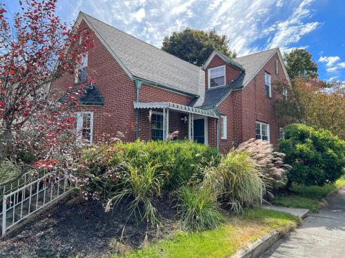 Spacious home in downtown White Sulphur Springs in White Sulphur Springs, USA