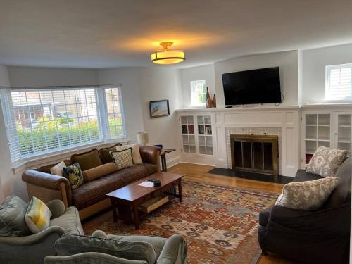 Spacious home in downtown White Sulphur Springs in White Sulphur Springs, USA
