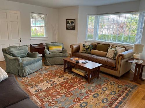 Spacious home in downtown White Sulphur Springs