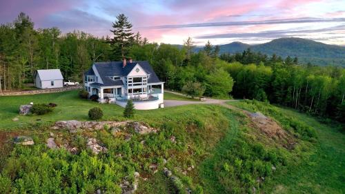 Private Family-Friendly Mountain Retreat, 30 Acres, Panoramic View, Fire Pit