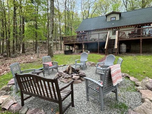 Pocono Mountain View Lake House in Lake Harmony in Lake Harmony, USA