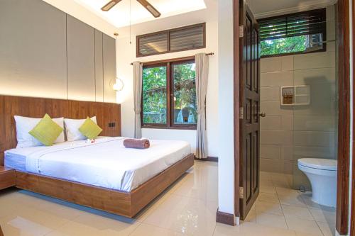 Double Room with Private Bathroom image 7
