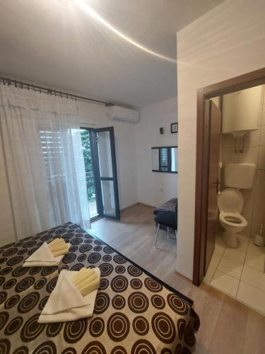 HOLIDAY ROOM - THE VIEW