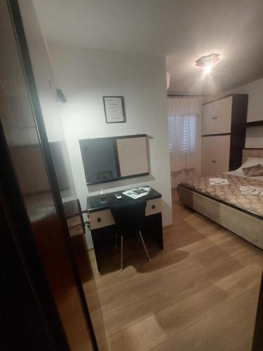 HOLIDAY ROOM - THE VIEW