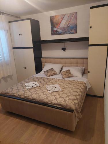HOLIDAY ROOM - THE VIEW 4