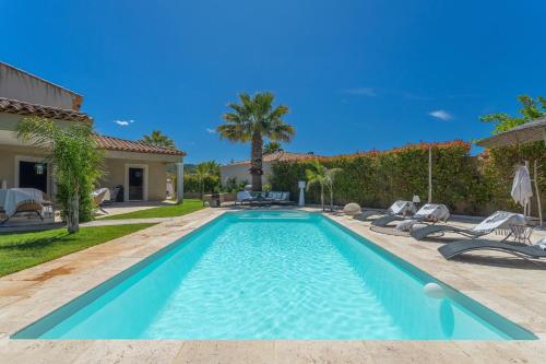 Fantastic 4 bedrooms villa with AC, swimming pool and parking - Dodo et Tartine - Location, gîte - La Crau