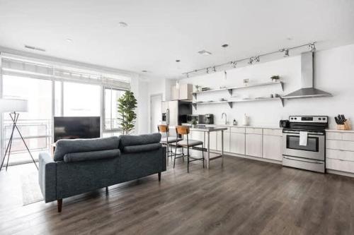 CozySuites I Trendy 1BR Bottleworks Indy #3 thumb 2