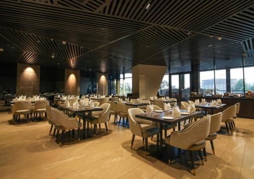 餐廳, Essentia Premier Hotel Pune in 浦那