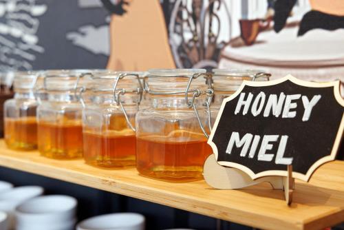 Hotel Ronda Lesseps - image 2