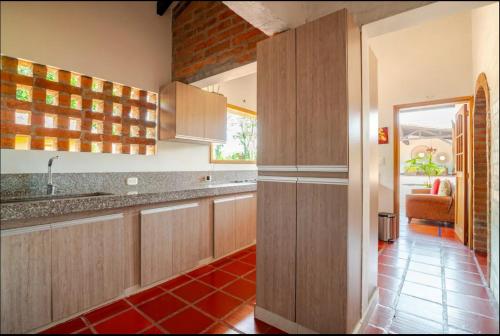 Kitchen, Casa toscana in Cerritos