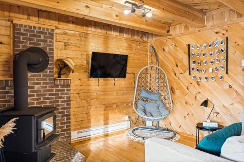 Knotty Pines 4 Bedroom with Waterfront Views, Chelmsford (photo 7)