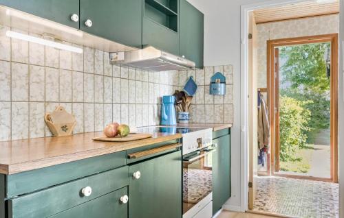 Kitchen, 3 Bedroom Lovely Home In Høng in Ruds Vedby