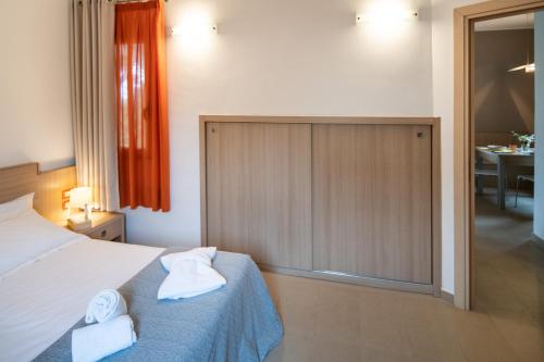One-Bedroom Apartment image 6