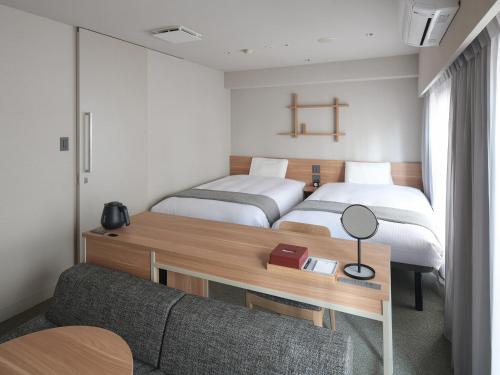 2 twin beds, 1 sofa bed