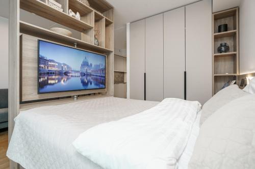 Studio Apartment with Balcony room in Dream Stay - Modern Design Apartments with Balcony & Free parking