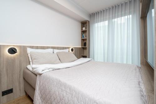 Studio Apartment with Balcony image 8