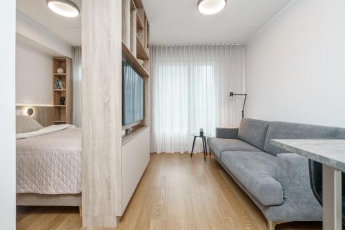 Studio Apartment with Balcony image 7