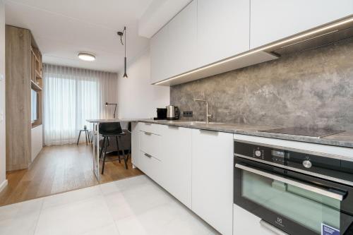 Studio Apartment with Balcony image 4